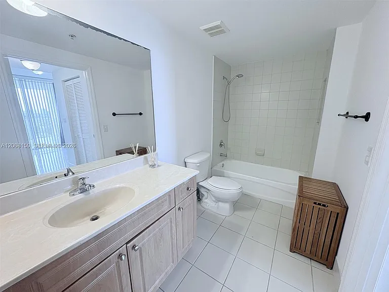 2600 SW 27th Ave #1004 — Photo 7
