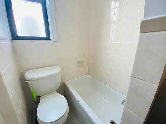 Rented by RealTegrity NY LLC | media 14