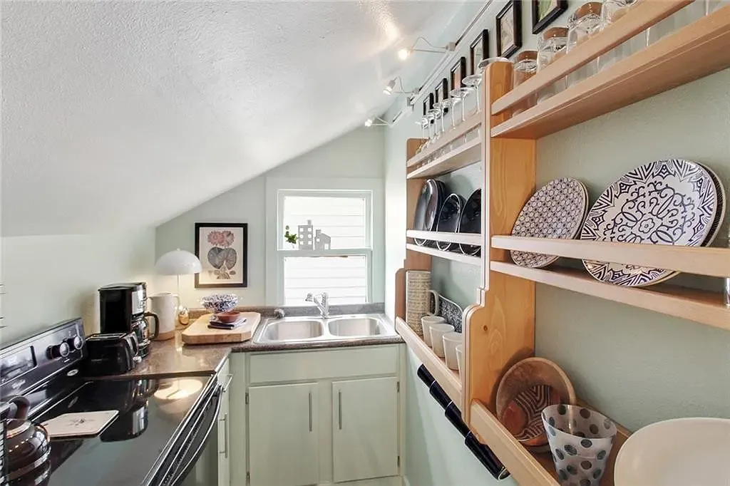 2 bed, 900 sqft, $2,250 — Photo 3