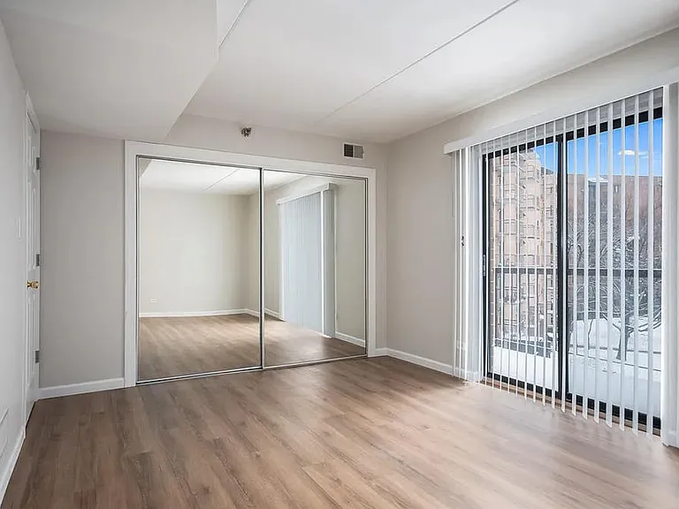 6040 Lake Bluff Dr #402 — Photo 13