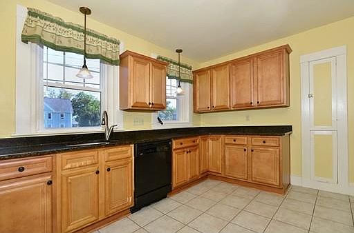 5th image of 79 Nichols St #1