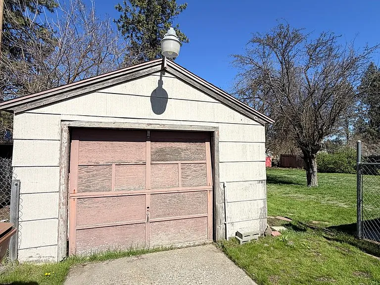 1511 E 29th Ave — Photo 8