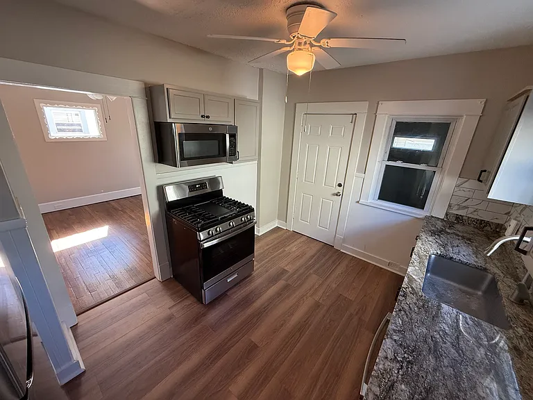 2050 Elmwood Ave — Photo 4
