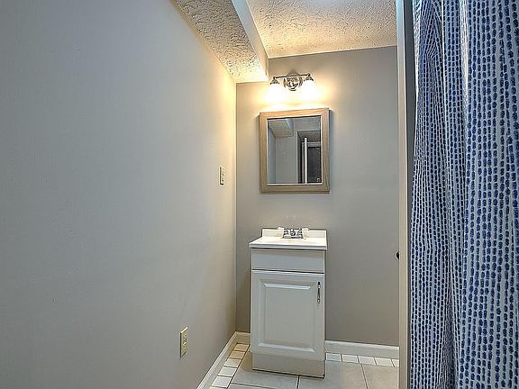 4th image of 15427 Woodstone Cir