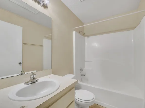 1744 E Line St APT 102, Leesburg, FL 34748