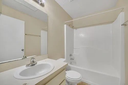 1744 E Line St #102 Photo 1