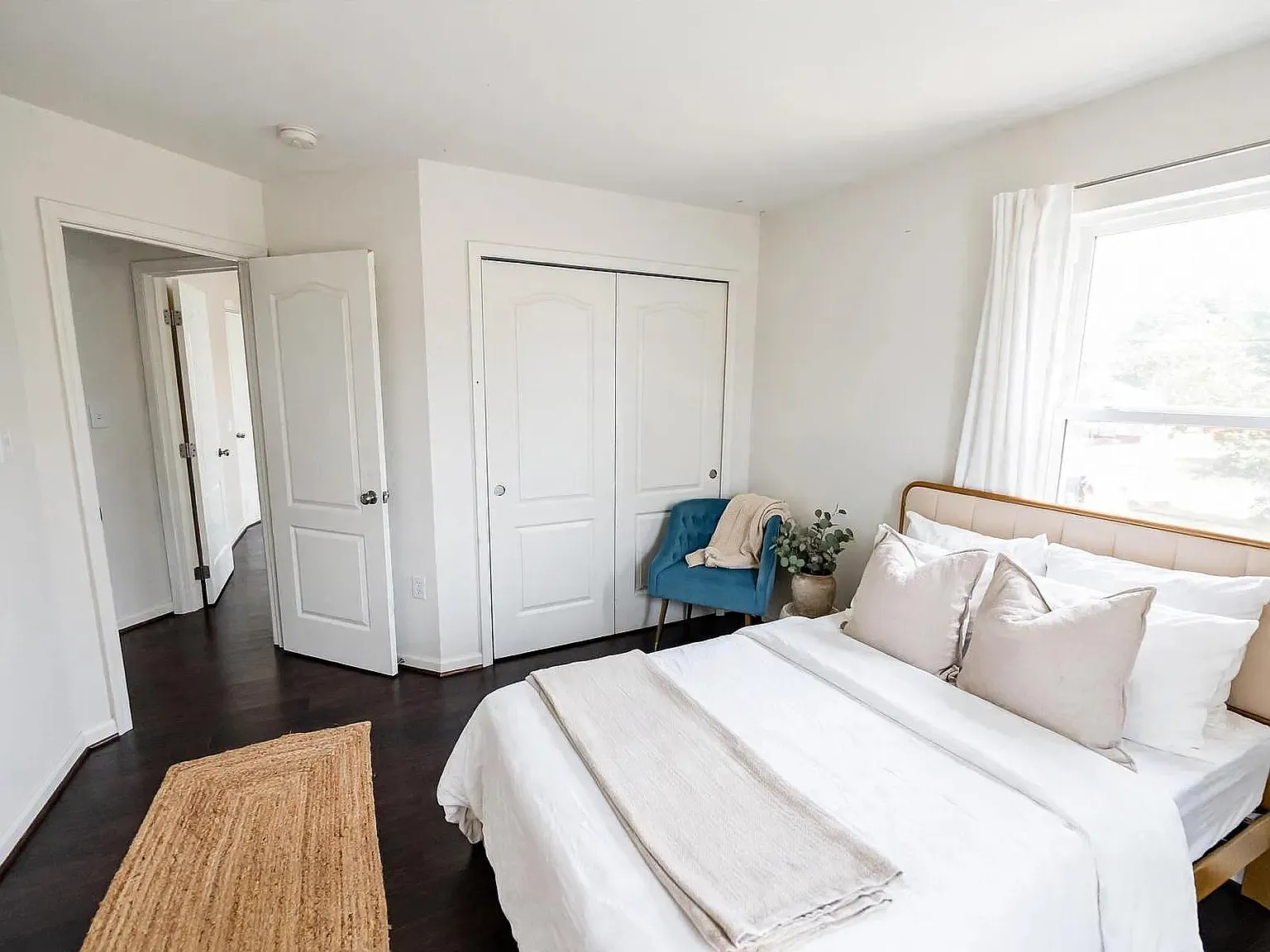 4 bed, 2.5 bath, 2336 sqft, $3,600 — Photo 4