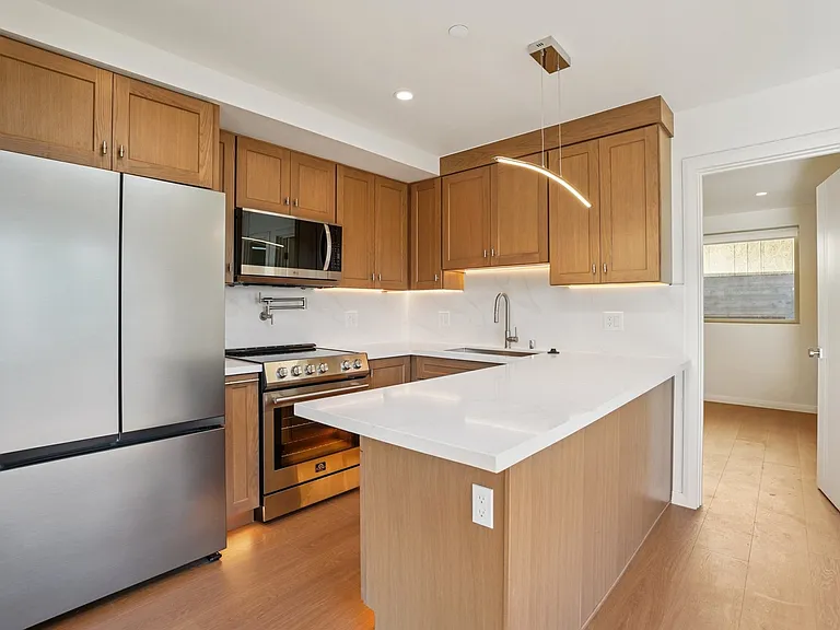6162 3/4 6160 Oak Crest Way — Photo 4