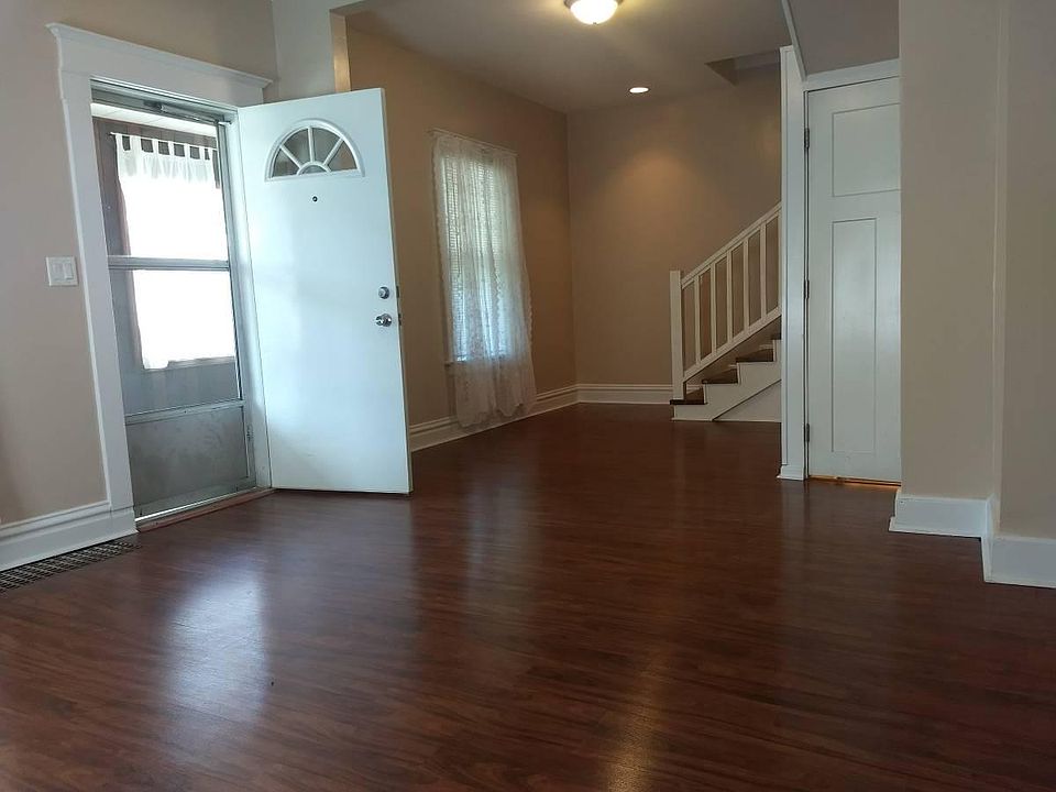 1st image of 216 Mardell Pl SW