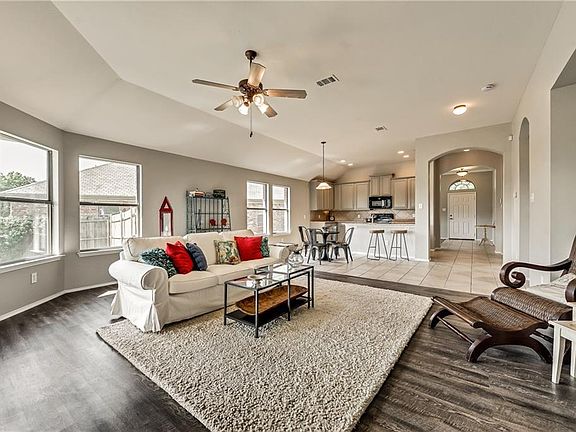 2nd image of 614 Sourwood Ln