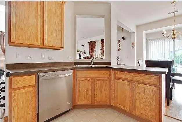 1120 Bromley Ct — Photo 6