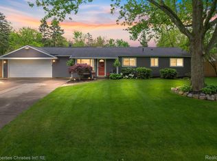 4635 Oakvista Ave, Clarkston, MI 48346