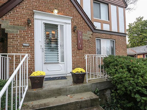 2nd image of 1117 Lois Dr