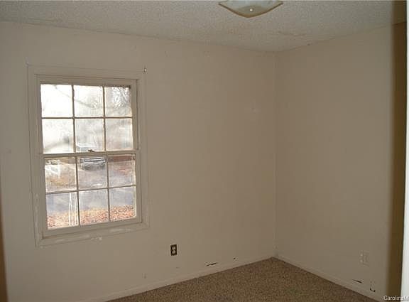 5th image of 348 Harrill St