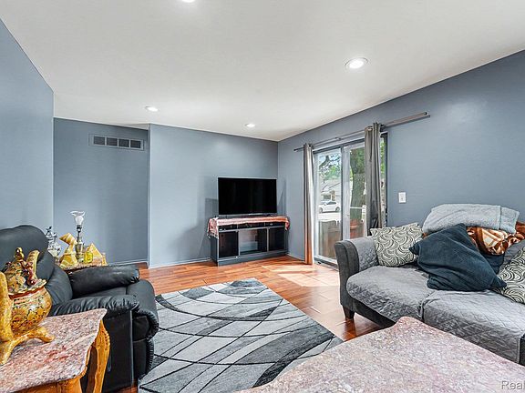 2nd image of 28630 Imperial Dr