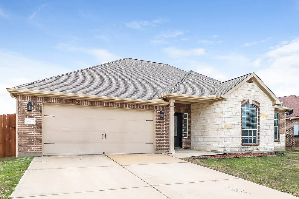 3 bed, 2.0 bath, 1651 sqft, $2,190 — Photo 1