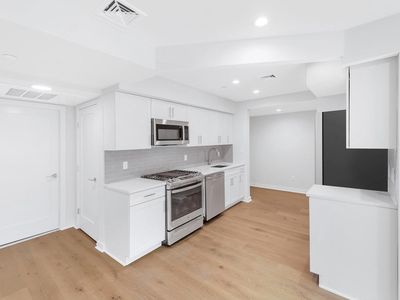 23-23 30 road #4, Astoria, NY, 11102