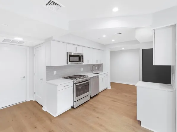 23-23 30 road #4, Astoria, NY 11102