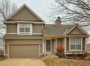 957 E Cavendish Trl, Olathe, KS 66061