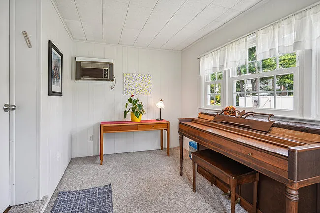27 Edgewood Ave — Photo 3