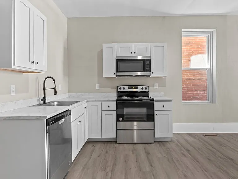 3226 Pennsylvania Ave #2F — Photo 8