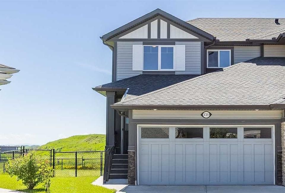 1st image of 1019 NE Shantz Pl