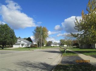 1471 Honeysuckle Rd, Hartford, WI 53027