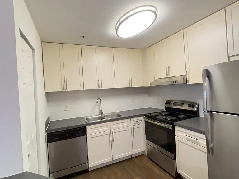 Wesley St. Claire Apartments at Lawrenceville — Photo 99