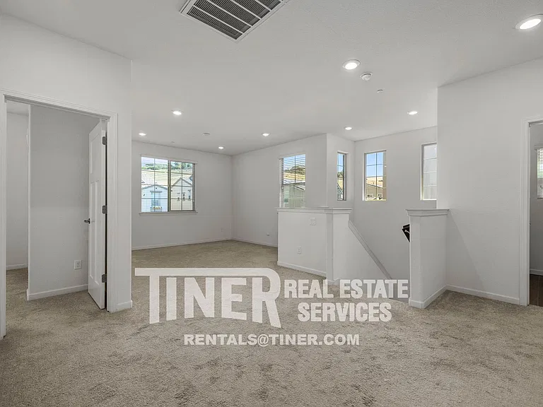 8082 Avanti Dr — Photo 25