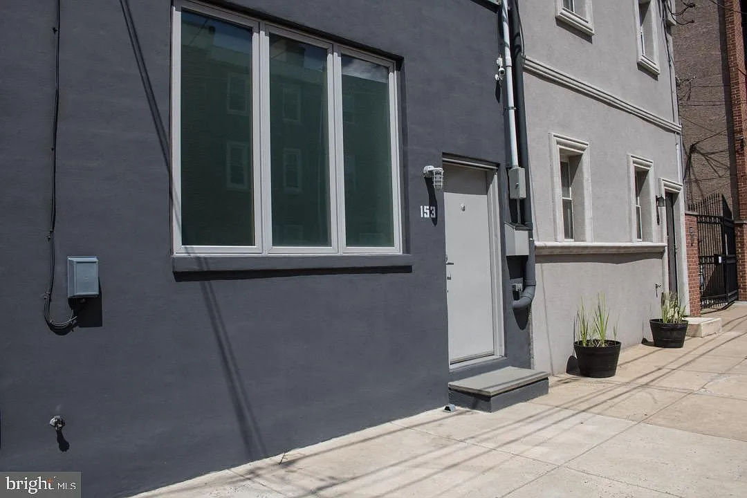 1 bed, 1.0 bath, 1698 sqft, $1,650 — Photo 2