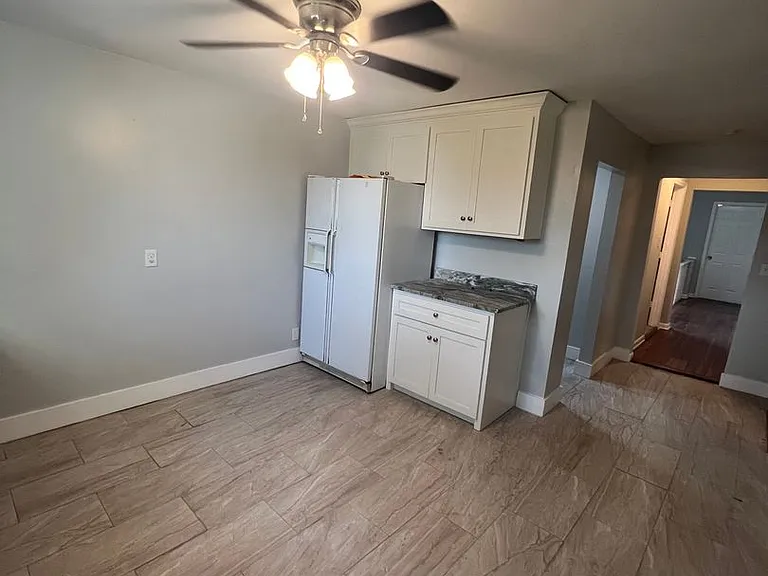 405 E Duffy St — Photo 12