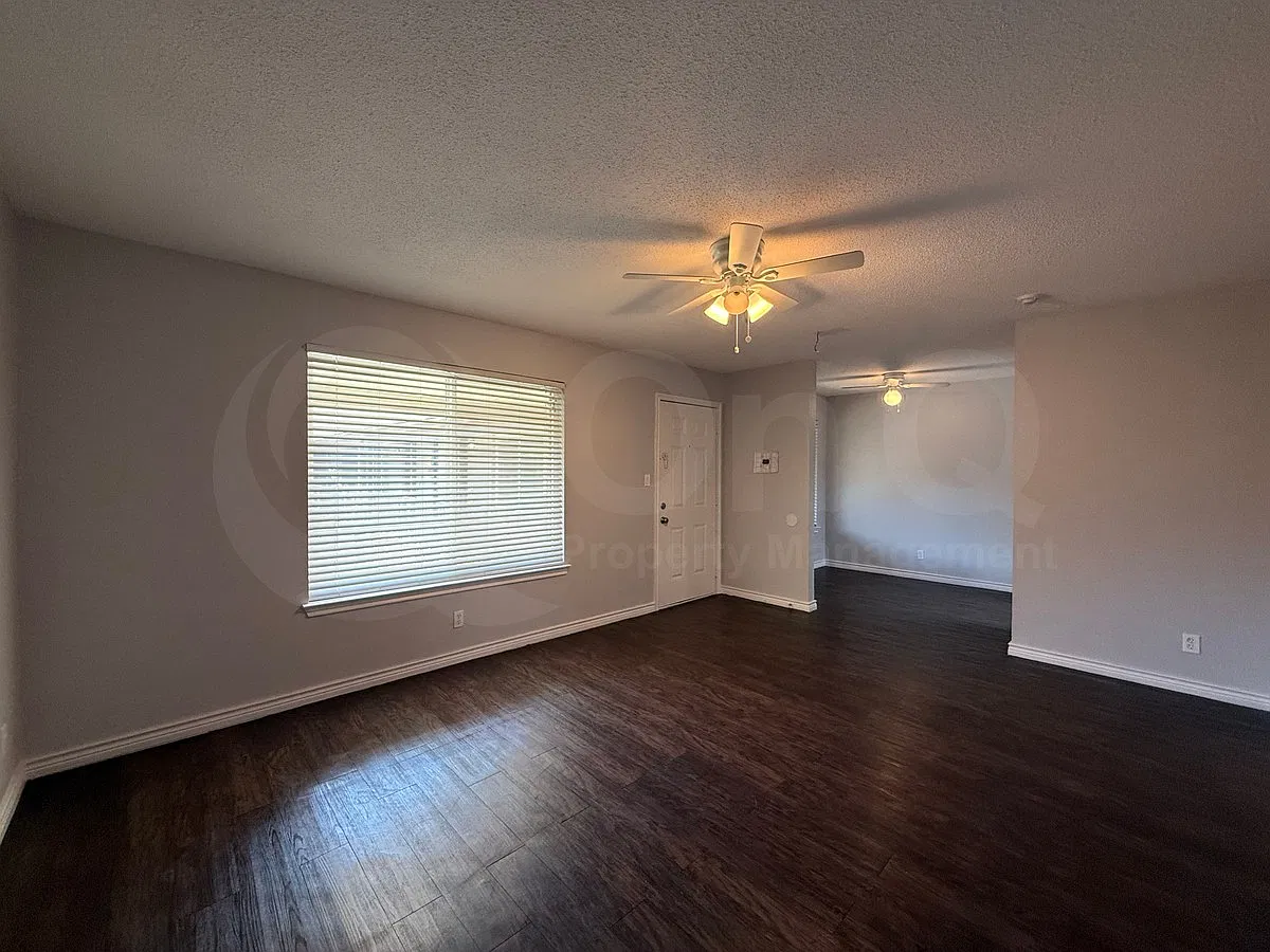 2 bed, 1.0 bath, 880 sqft, $1,170 — Photo 4