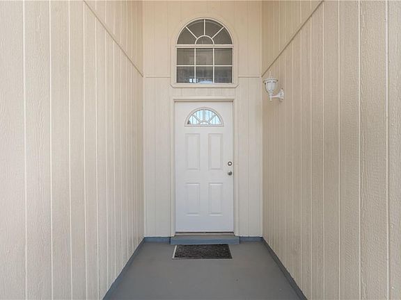 4th image of 12057 Crown Royal Dr