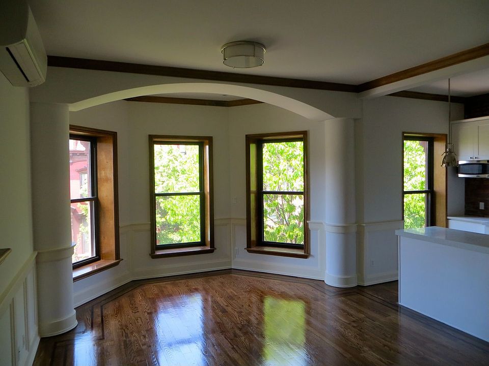 1st image of 290 Greene Ave APT 3
