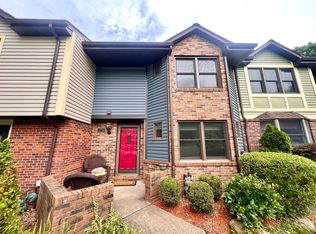 1256 Queens Dr, Coraopolis, PA 15108