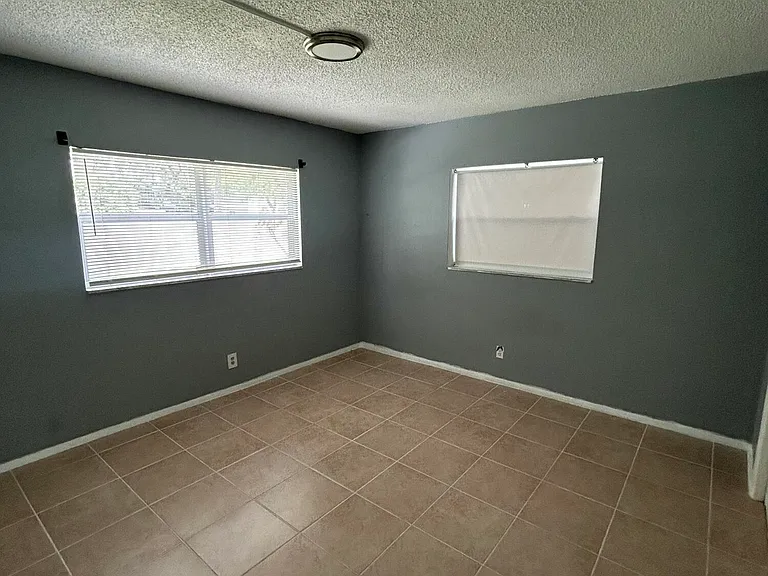 1435 SW 24th Ct #B — Photo 7