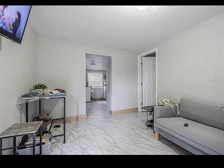 3308 N Avon Ave — Photo 3
