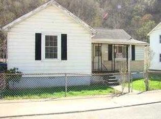 1213 Guyandotte Ave, Mullens, WV 25882