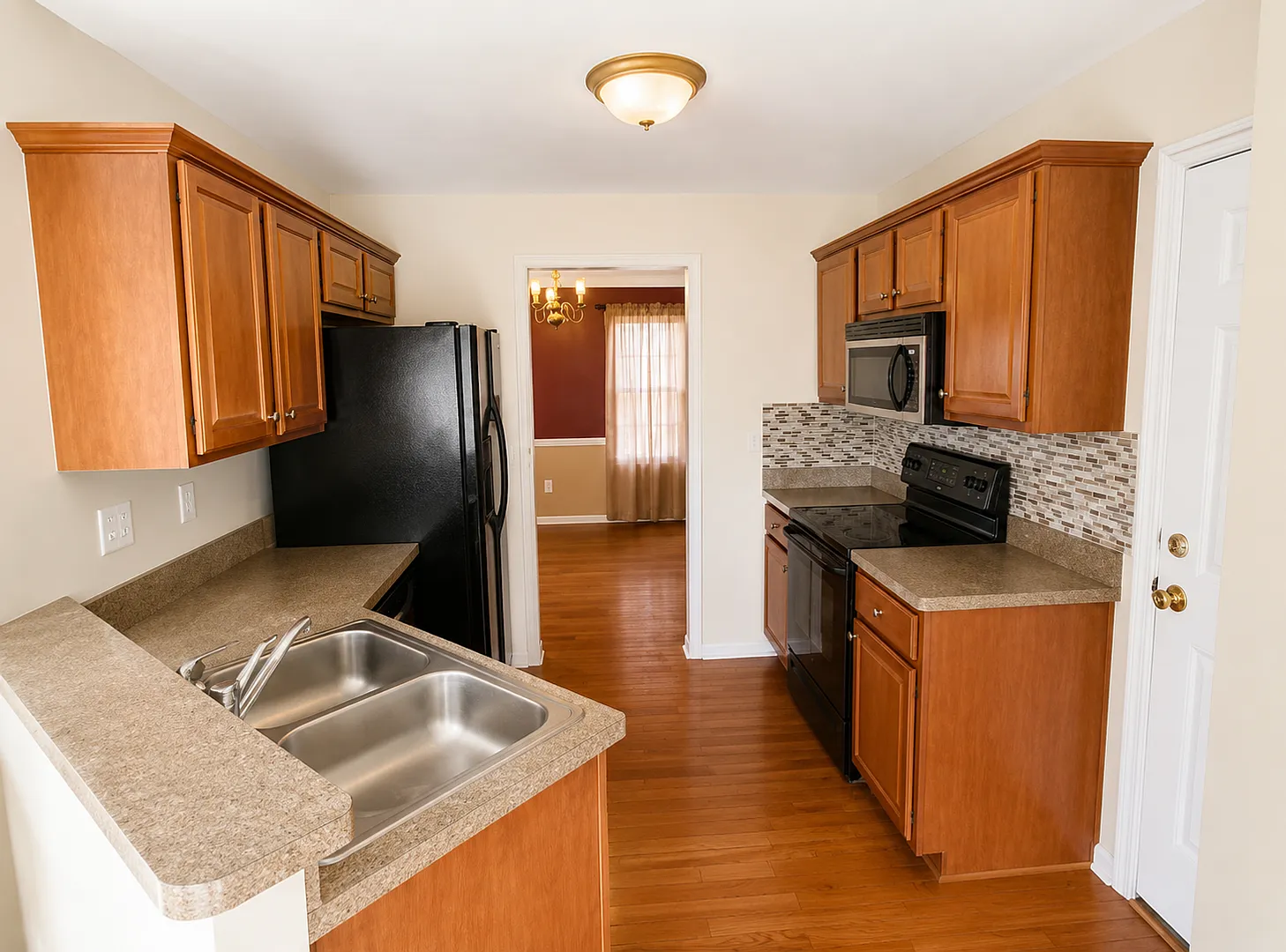 Blacksburg, 4 BR / 2.5 BA Available August 21 — Photo 3