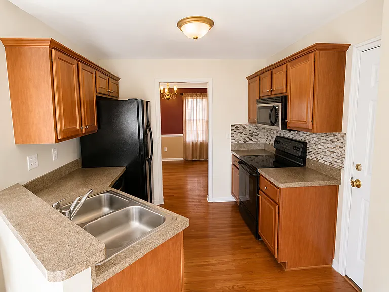202 Heartwood Xing — Photo 3
