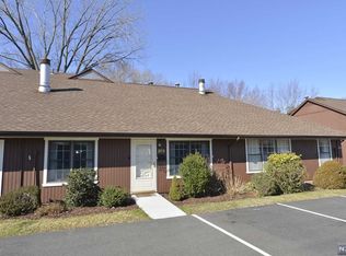 27-3 Tamaron Dr, Waldwick, NJ 07463