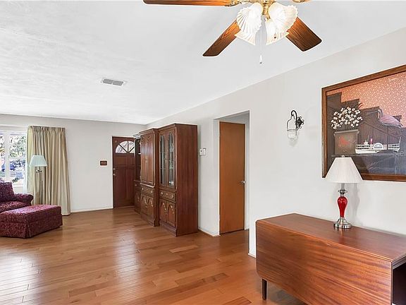 4th image of 1047 Biltmore Dr