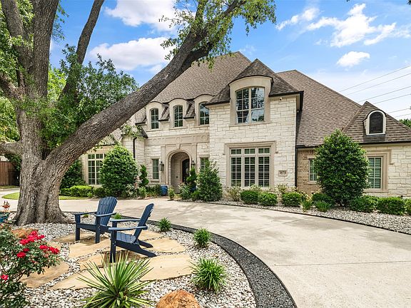 3rd image of 4674 College Park Dr