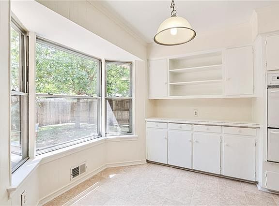 5th image of 619 Opal Ln