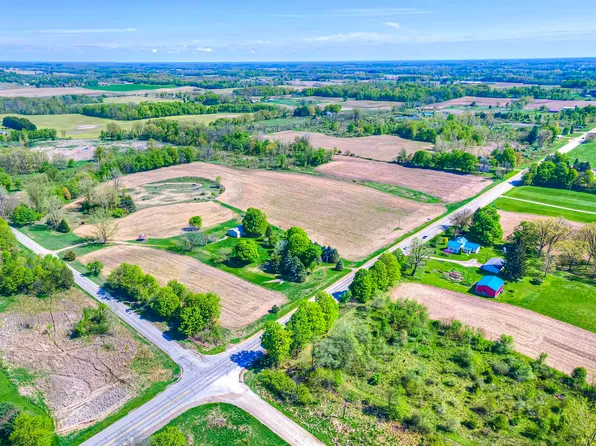 2951 N Meridian Rd, Hudson, MI 49247