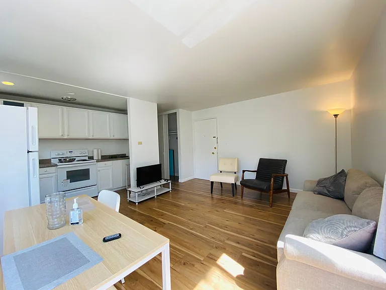 523 E Denny Way #10 — Photo 13