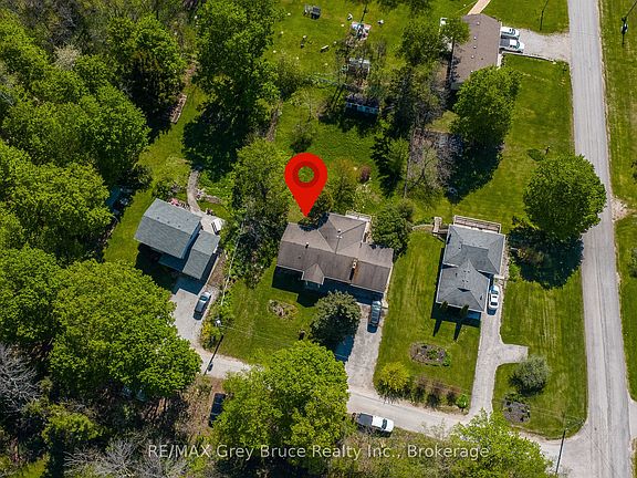 4th image of 105 Maple Grove Ln