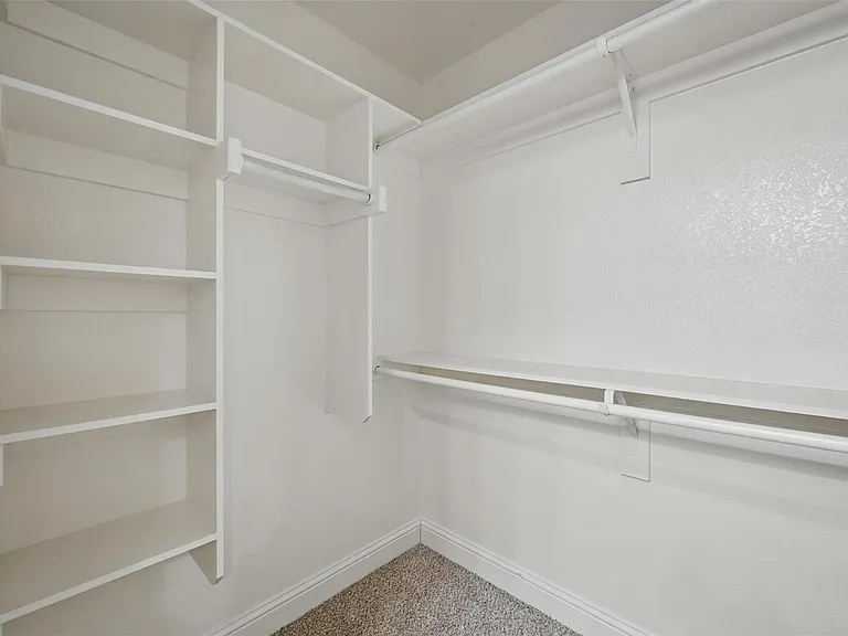 607 E Carter St #609 — Photo 12