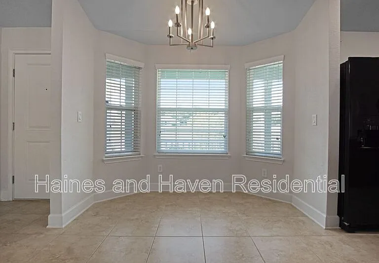 1217 Forest Hills Dr — Photo 7