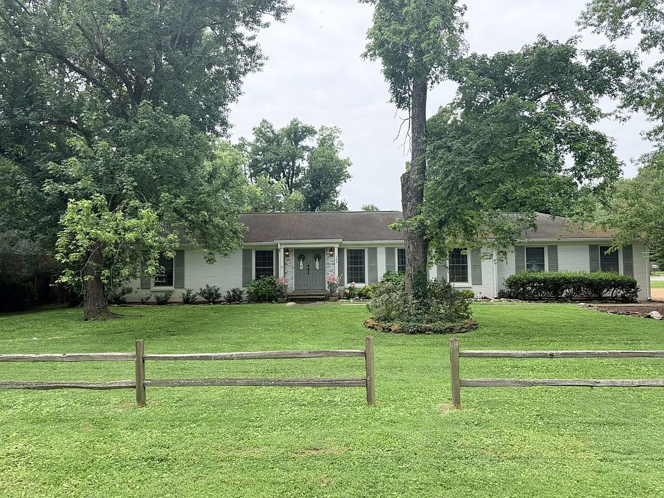 1st image of 123 Lancaster Dr